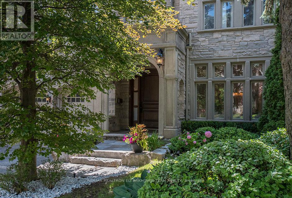 53 York Road, Toronto, Ontario  M2L 1H7 - Photo 4 - C12436723