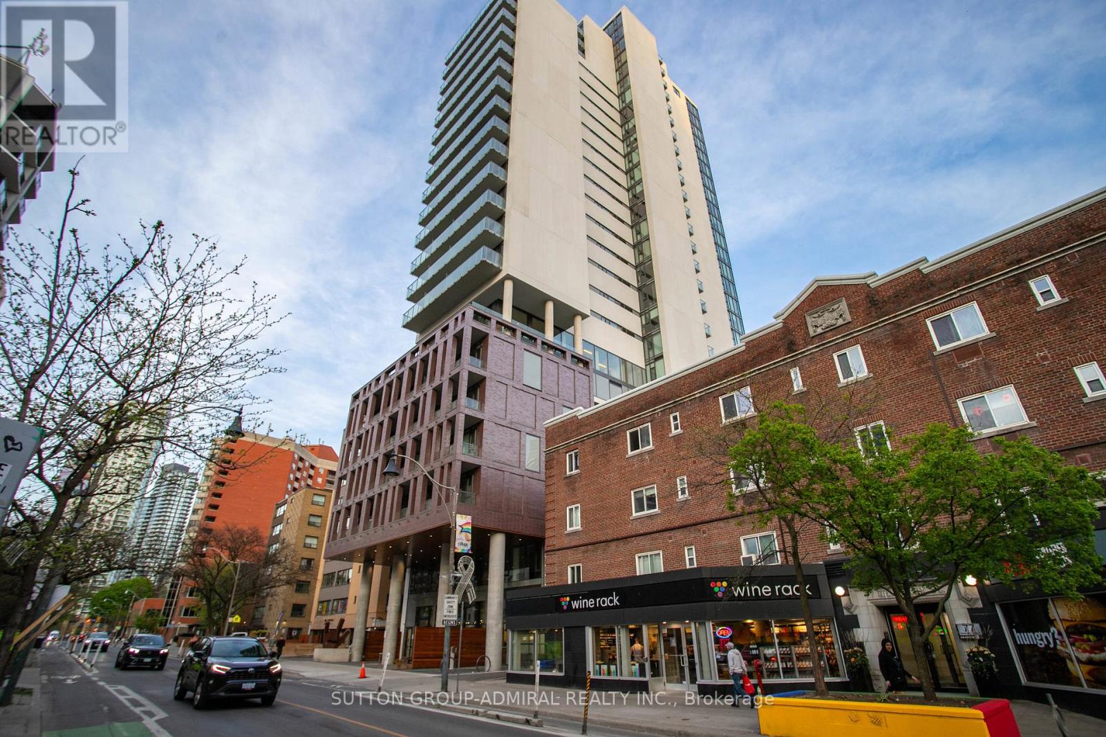 2104 - 81 Wellesley Street E, Toronto, Ontario  M4Y 0C5 - Photo 1 - C12436755