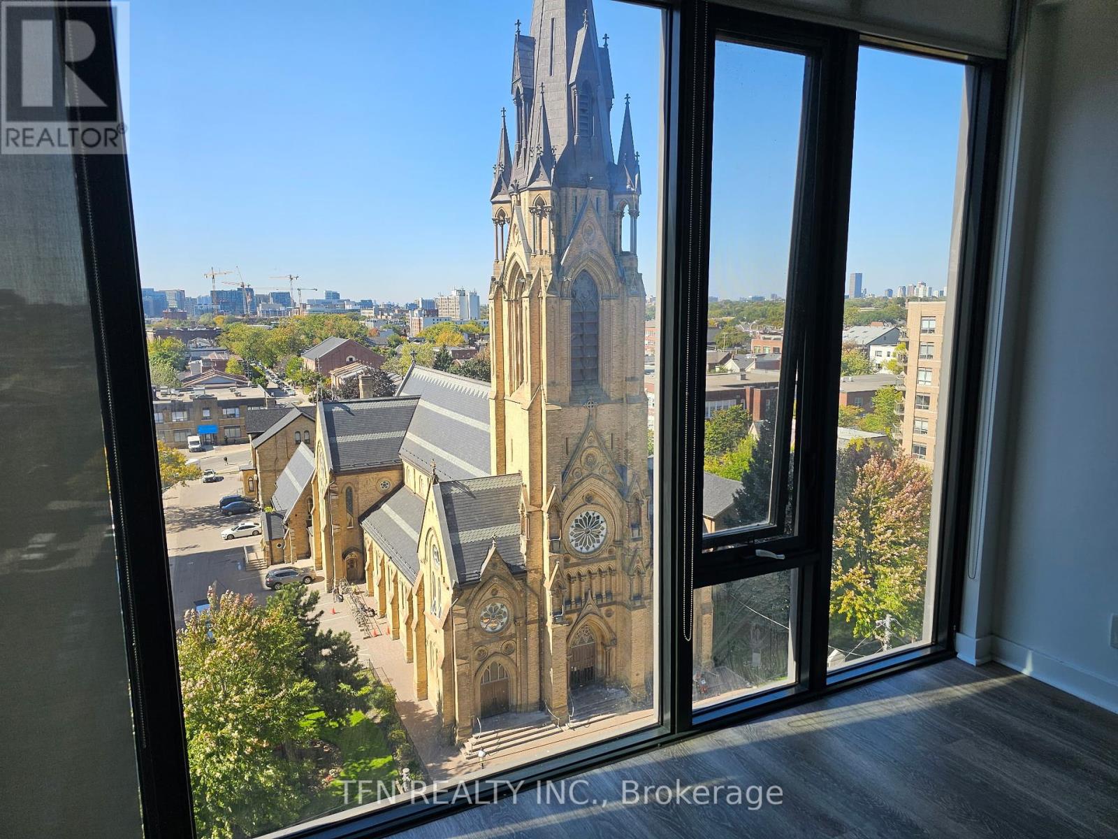 810 - 111 BATHURST STREET, Toronto, Ontario