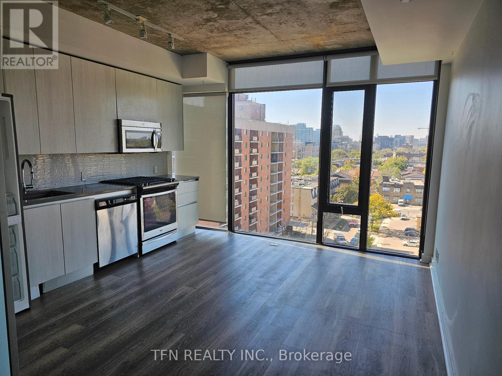 810 - 111 Bathurst Street, Toronto, Ontario  M5V 0M9 - Photo 3 - C12436851