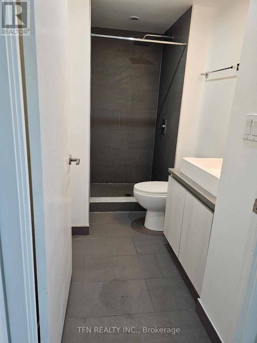 810 - 111 Bathurst Street, Toronto, Ontario  M5V 0M9 - Photo 6 - C12436851