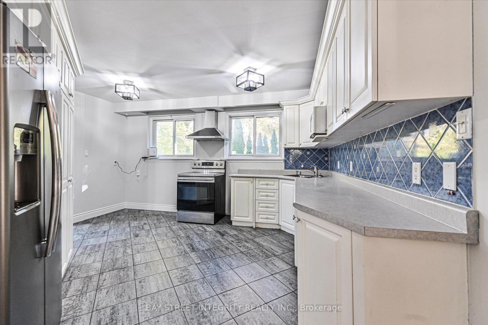 1 Caines Avenue, Toronto, Ontario  M2M 1G1 - Photo 11 - C12436915
