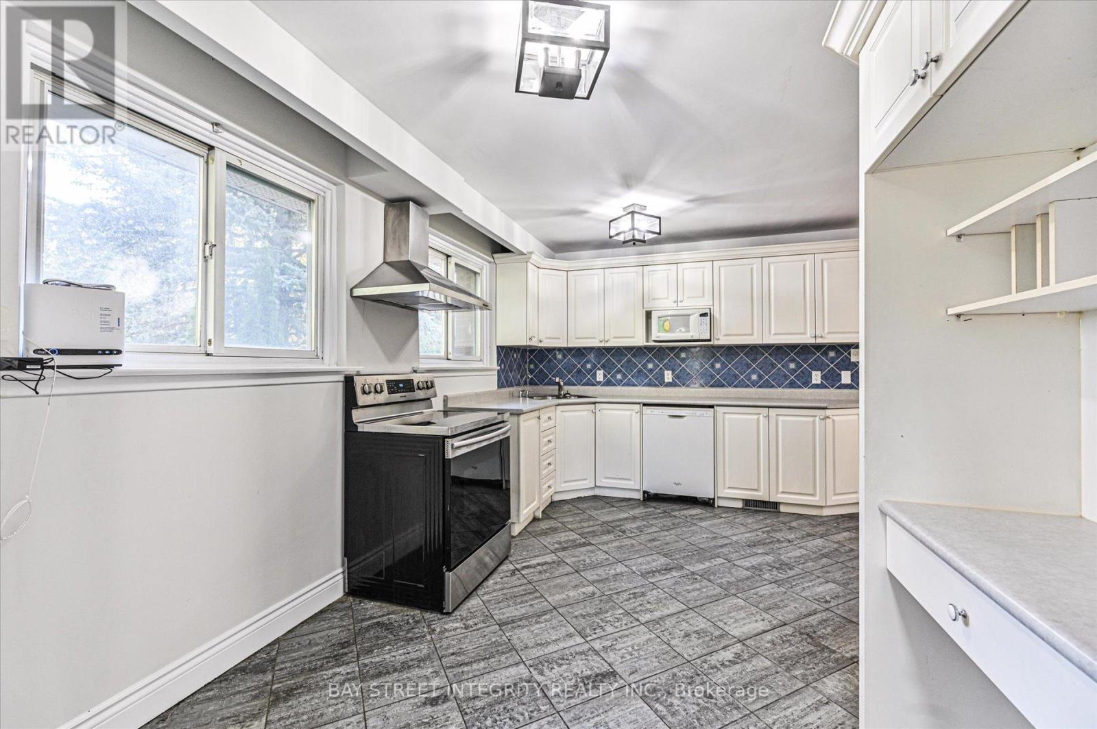 1 Caines Avenue, Toronto, Ontario  M2M 1G1 - Photo 12 - C12436915