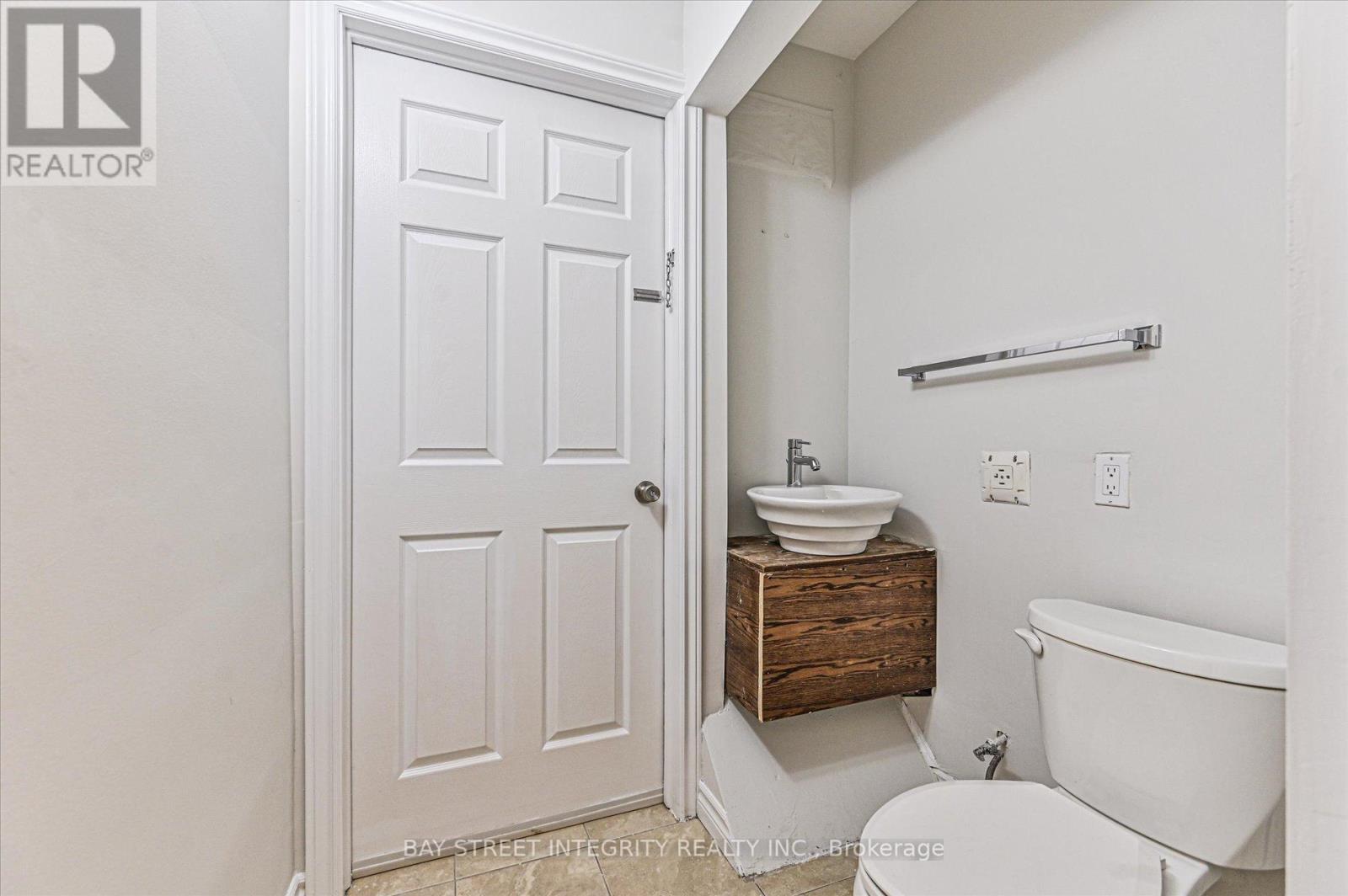 1 Caines Avenue, Toronto, Ontario  M2M 1G1 - Photo 22 - C12436915