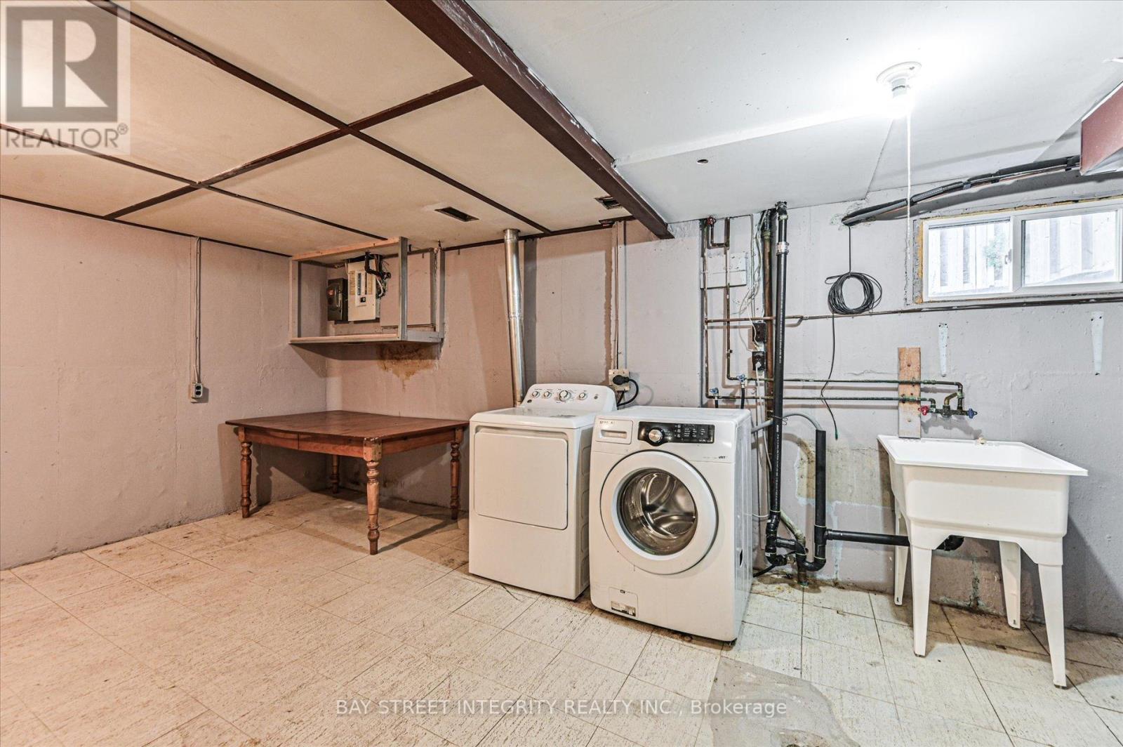 1 Caines Avenue, Toronto, Ontario  M2M 1G1 - Photo 32 - C12436915