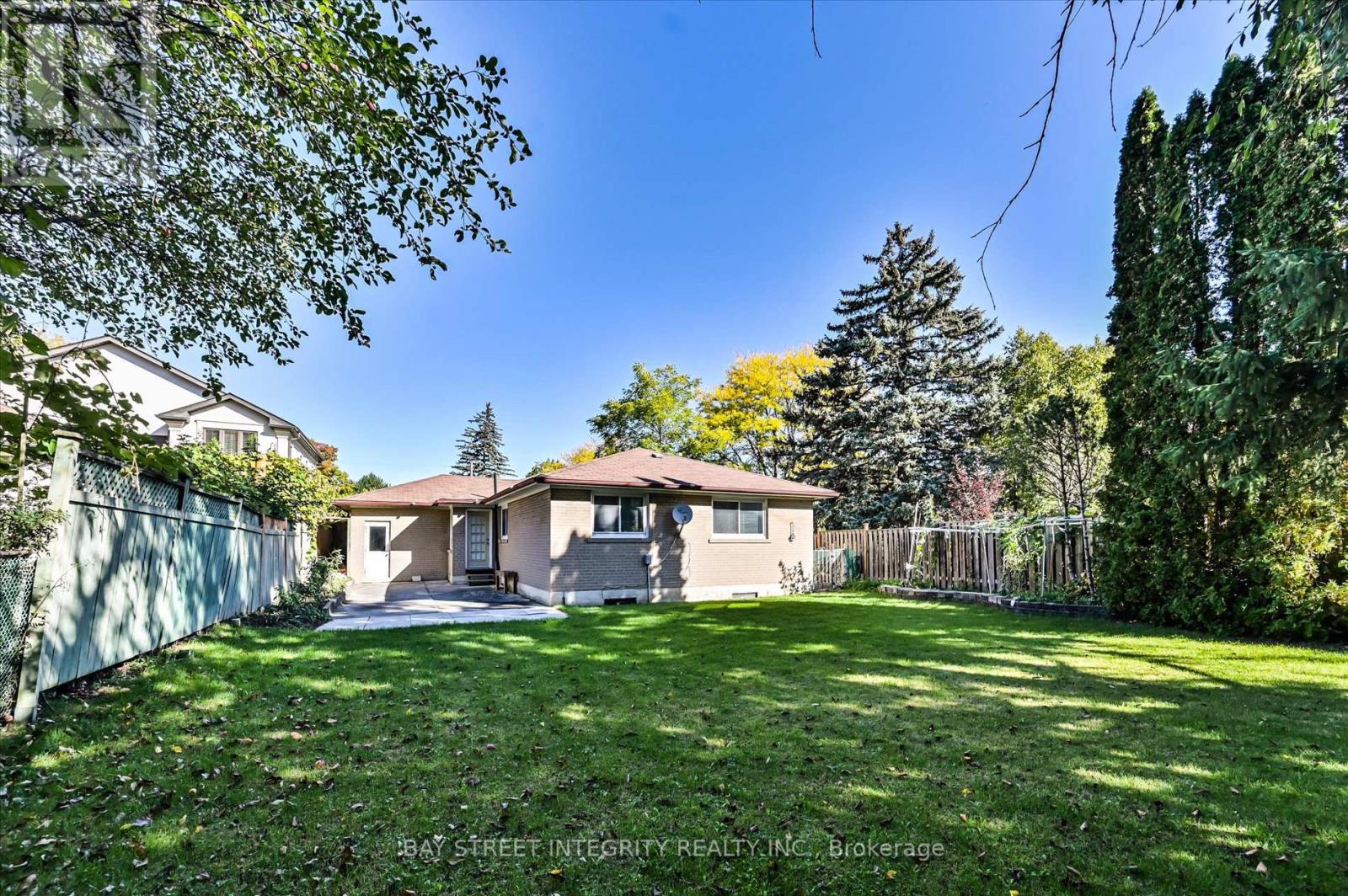 1 Caines Avenue, Toronto, Ontario  M2M 1G1 - Photo 35 - C12436915