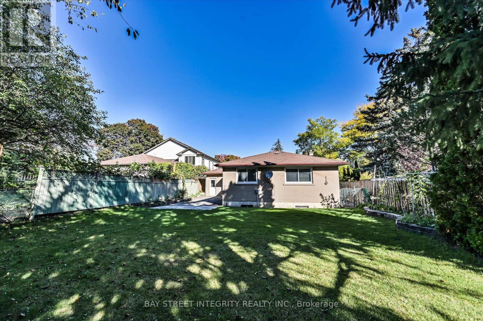 1 Caines Avenue, Toronto, Ontario  M2M 1G1 - Photo 36 - C12436915