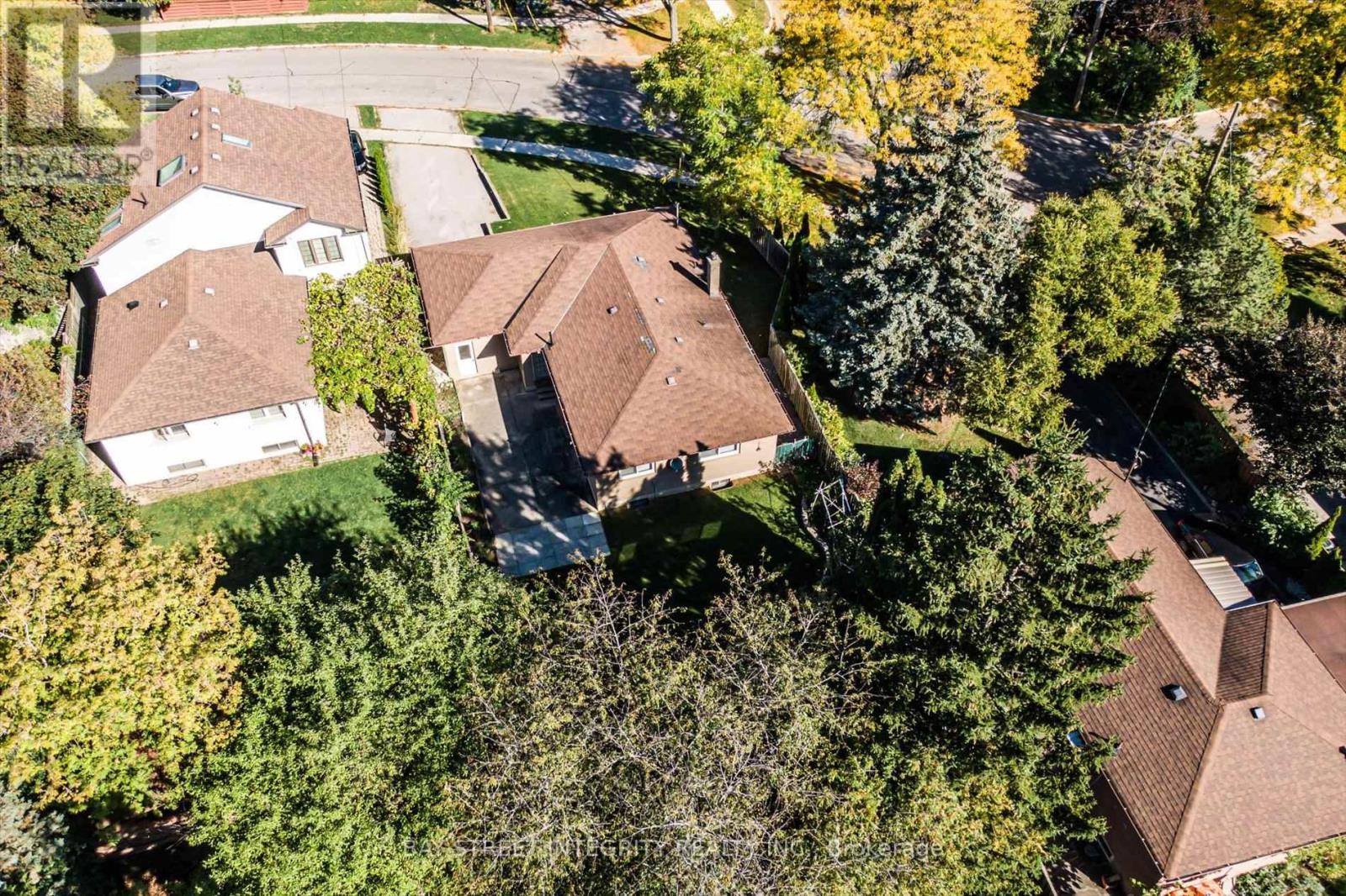 1 Caines Avenue, Toronto, Ontario  M2M 1G1 - Photo 39 - C12436915