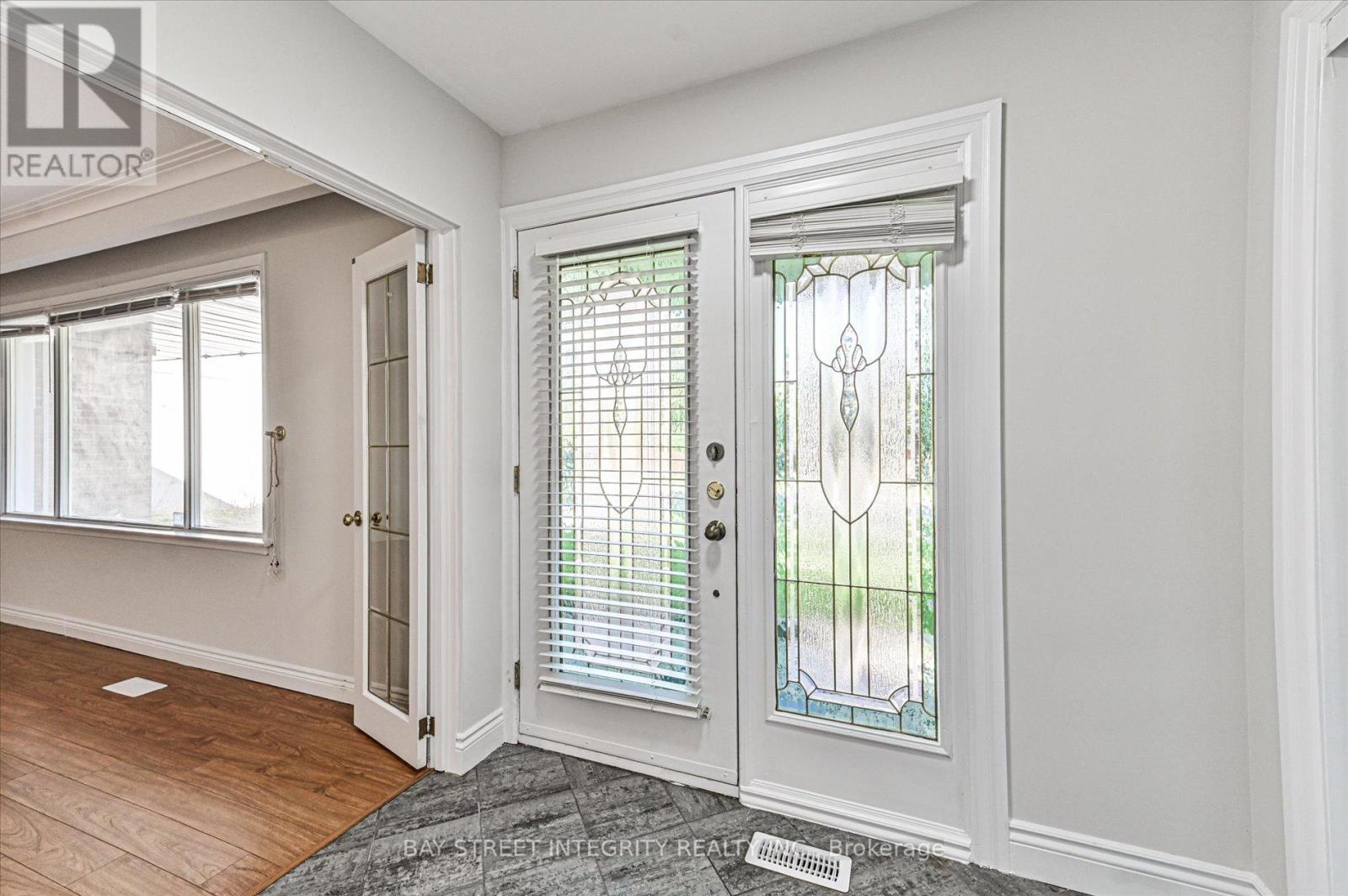 1 Caines Avenue, Toronto, Ontario  M2M 1G1 - Photo 5 - C12436915