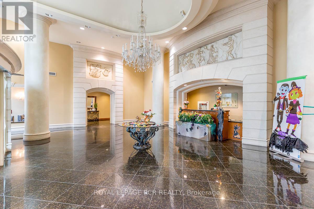 2012 - 23 Lorraine Drive, Toronto, Ontario  M2N 6Z6 - Photo 4 - C12436917