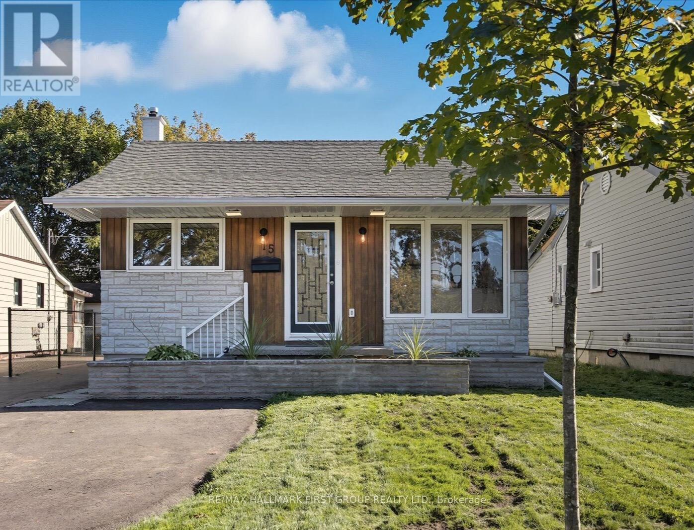 15 Pine Street, Ajax, Ontario  L1S 1X8 - Photo 1 - E12436696