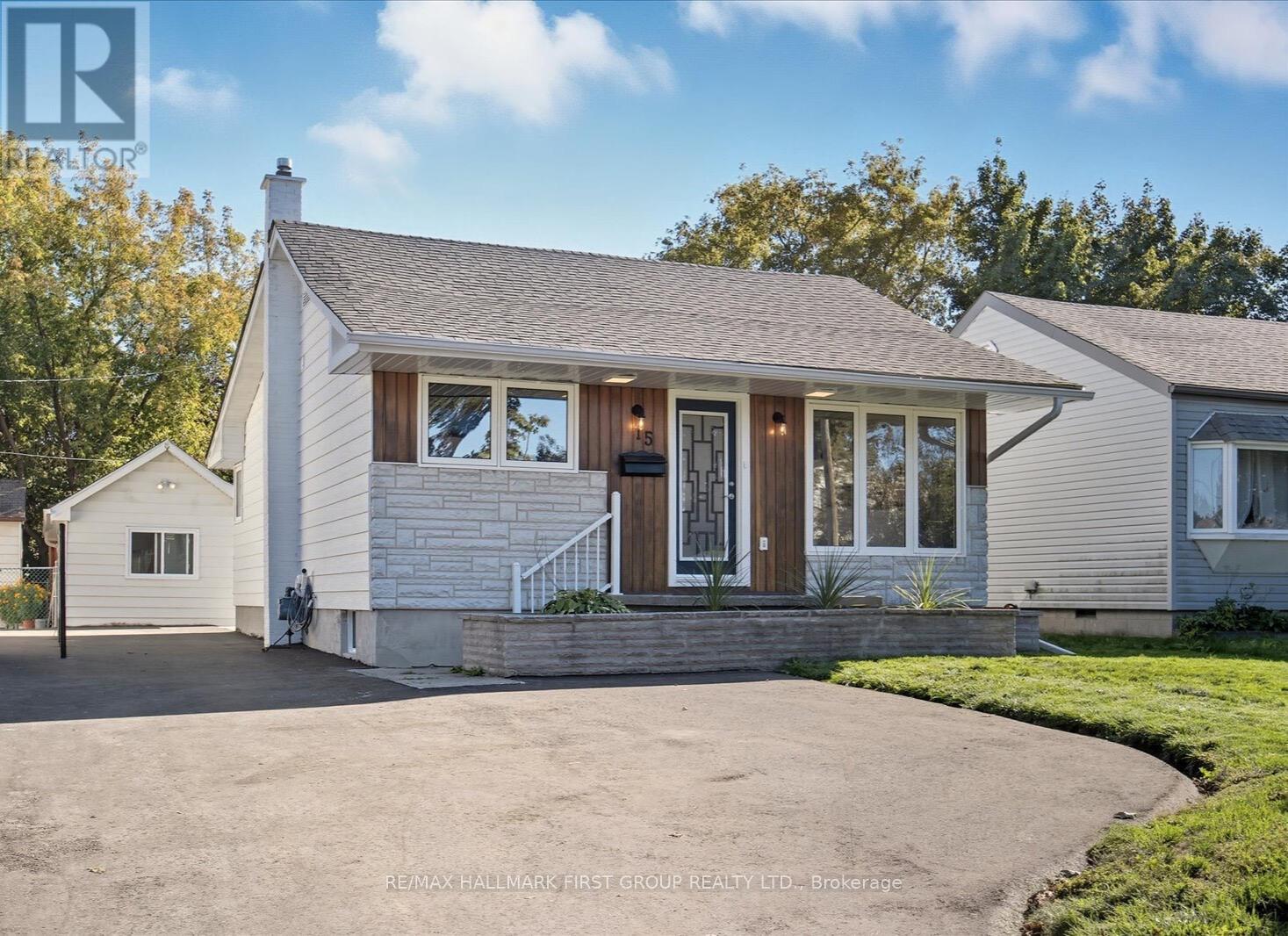 15 Pine Street, Ajax, Ontario  L1S 1X8 - Photo 2 - E12436696