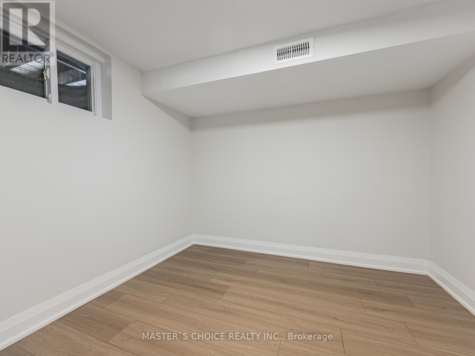 127 Highfield Road, Toronto, Ontario  M4L 2T9 - Photo 11 - E12436760