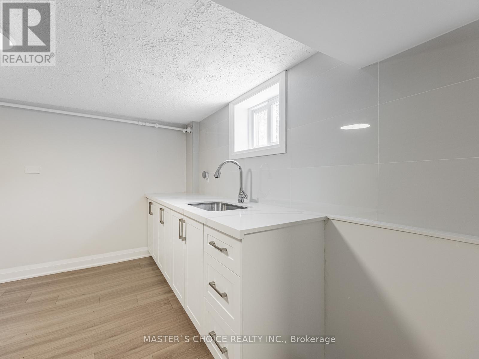 127 Highfield Road, Toronto, Ontario  M4L 2T9 - Photo 13 - E12436760