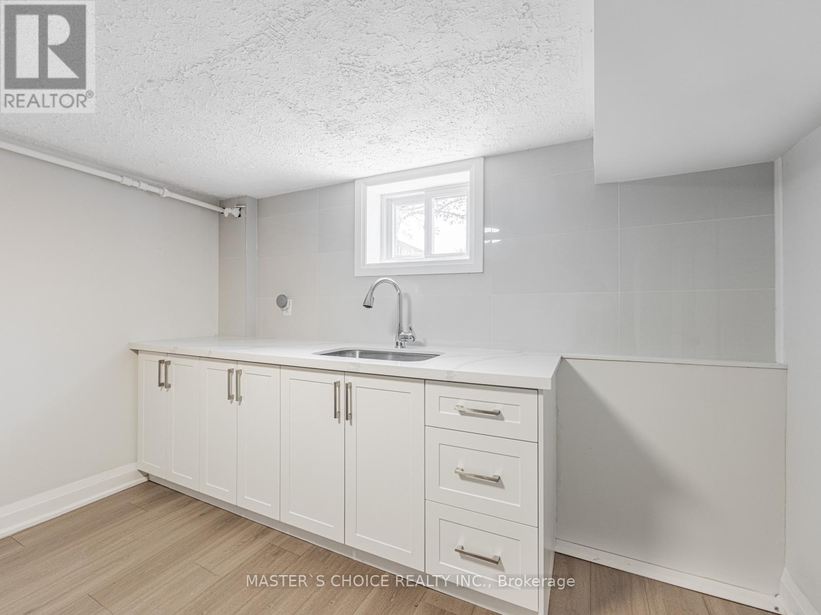 127 Highfield Road, Toronto, Ontario  M4L 2T9 - Photo 15 - E12436760