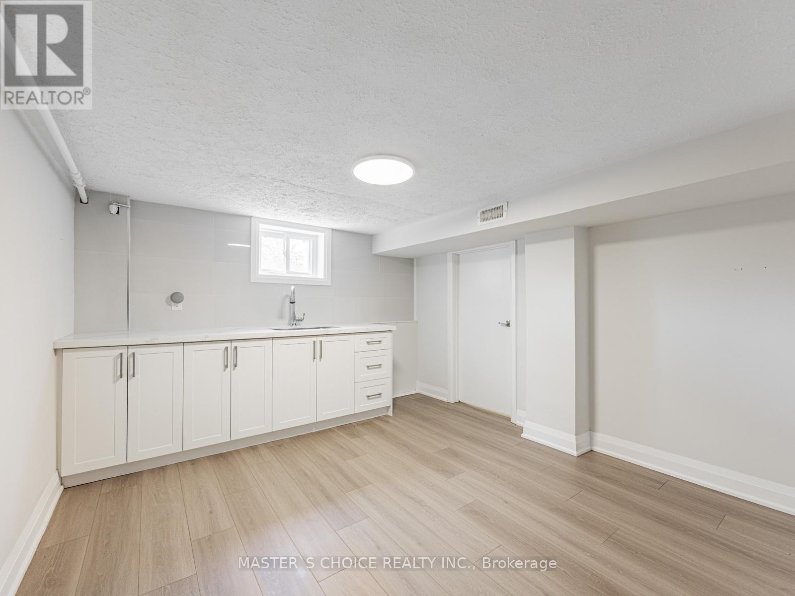 127 Highfield Road, Toronto, Ontario  M4L 2T9 - Photo 16 - E12436760