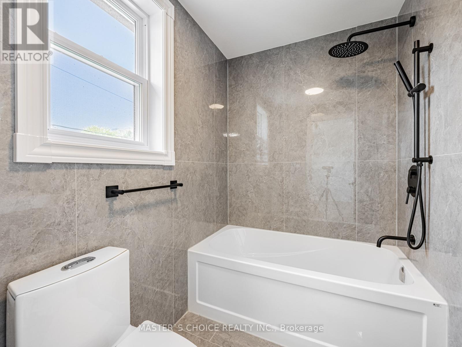 127 Highfield Road, Toronto, Ontario  M4L 2T9 - Photo 21 - E12436760