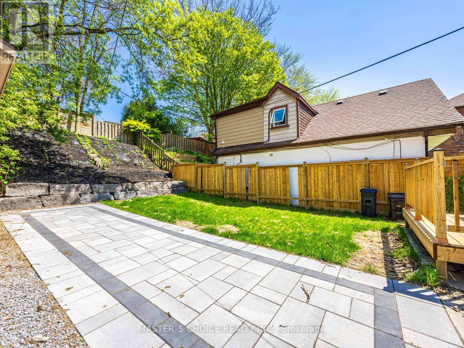 127 Highfield Road, Toronto, Ontario  M4L 2T9 - Photo 29 - E12436760