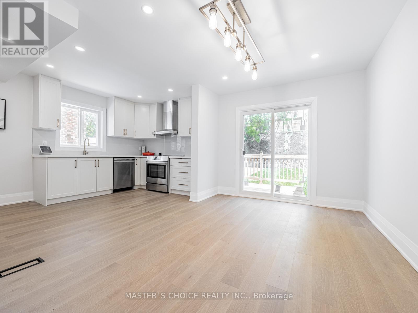 127 Highfield Road, Toronto, Ontario  M4L 2T9 - Photo 6 - E12436760
