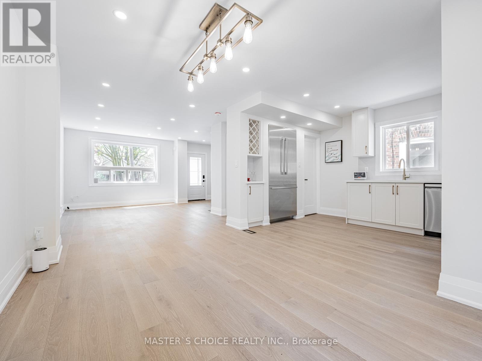 127 Highfield Road, Toronto, Ontario  M4L 2T9 - Photo 7 - E12436760