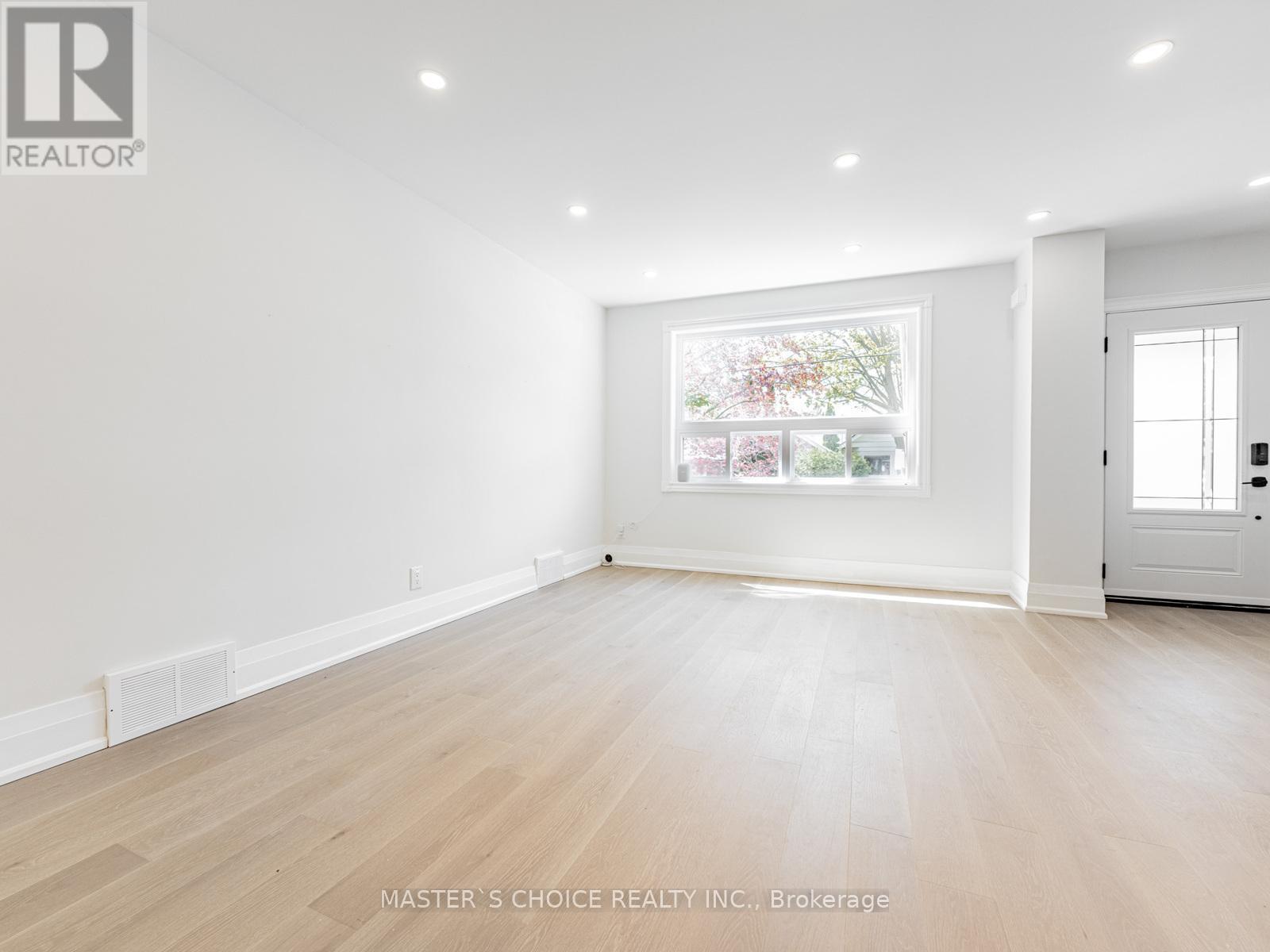 127 Highfield Road, Toronto, Ontario  M4L 2T9 - Photo 9 - E12436760