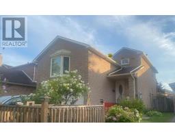8 RYECLIFFE COURT, Toronto, Ontario