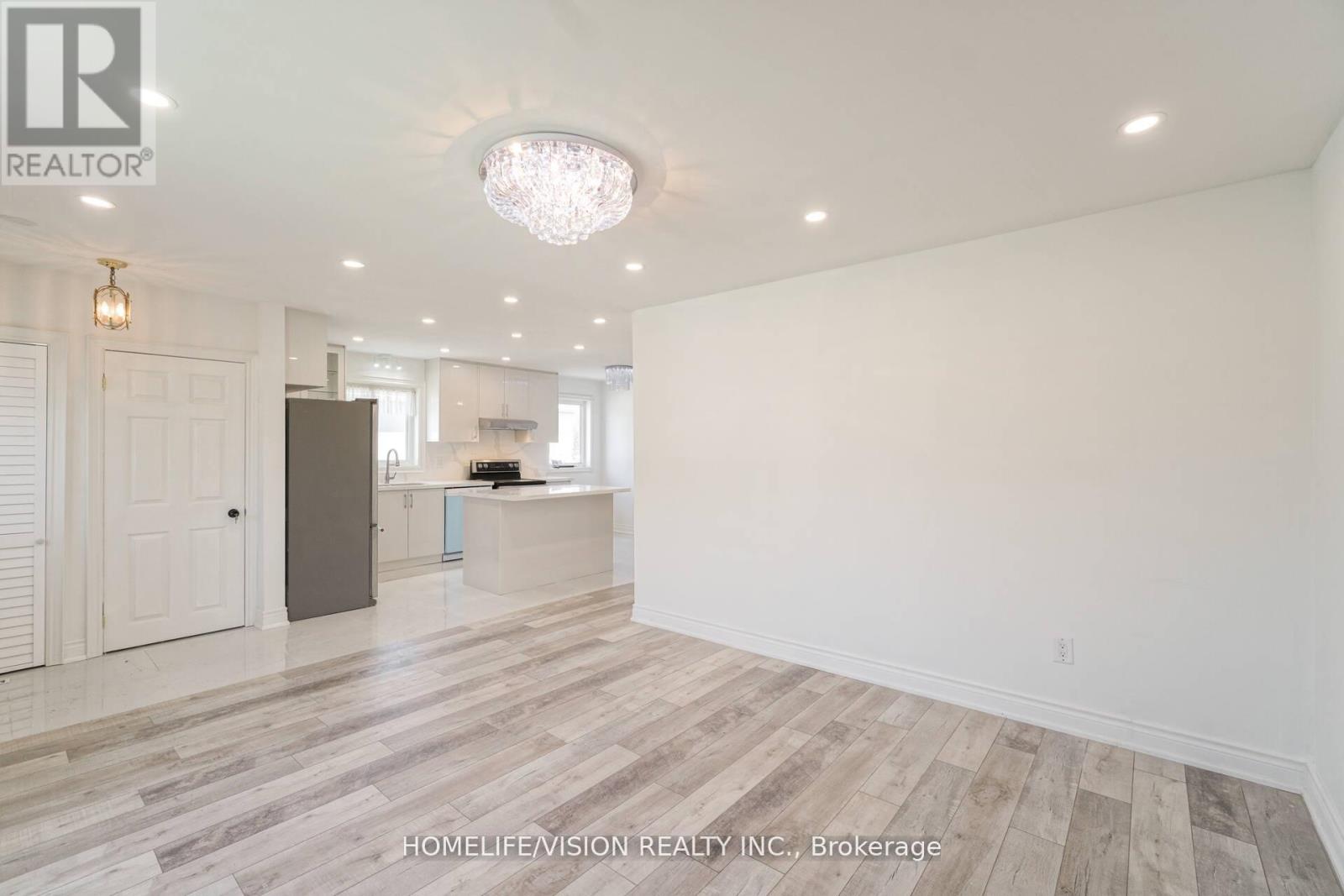 5 Orlando Boulevard, Toronto, Ontario  M1R 3N5 - Photo 2 - E12436955