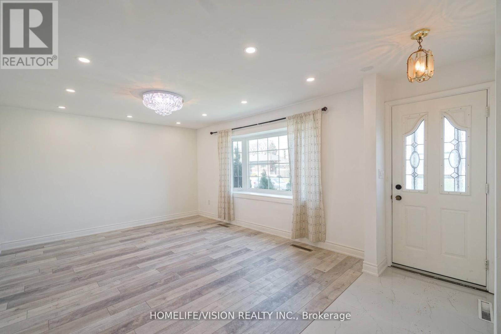 5 Orlando Boulevard, Toronto, Ontario  M1R 3N5 - Photo 9 - E12436955