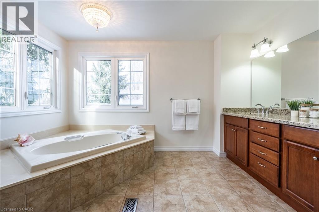 2049 Country Club Drive, Burlington, Ontario  L7M 3Z2 - Photo 36 - 40774962