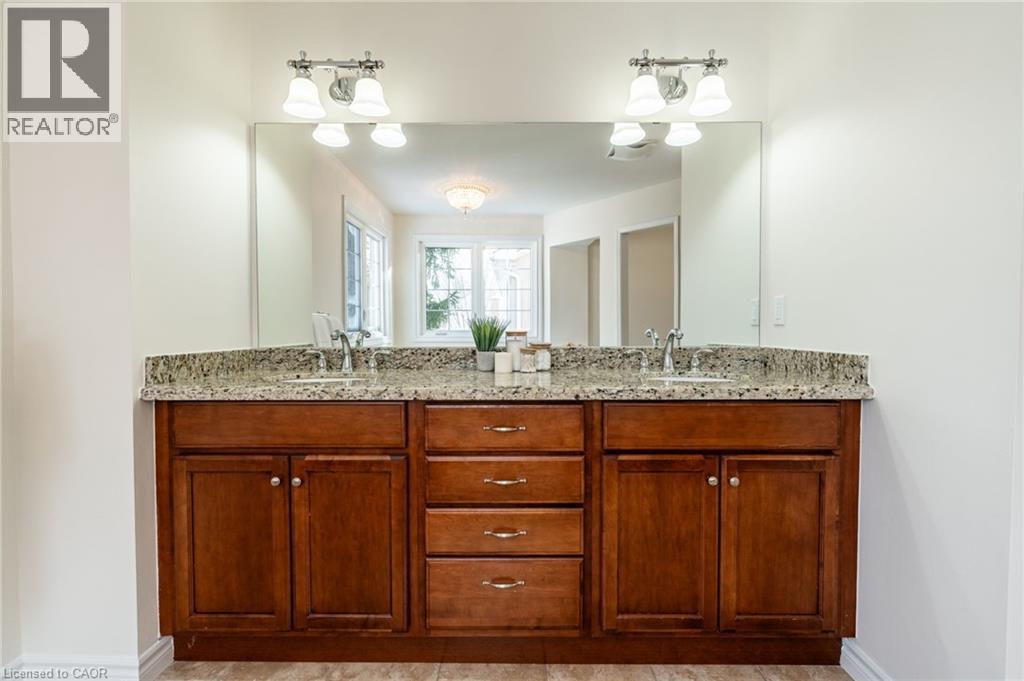 2049 Country Club Drive, Burlington, Ontario  L7M 3Z2 - Photo 37 - 40774962