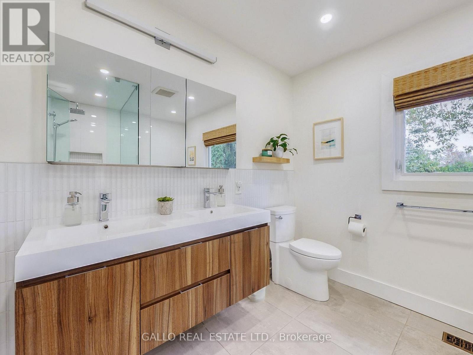 17 Sir Caradoc Place, Markham, Ontario  L3P 2X5 - Photo 15 - N12436730