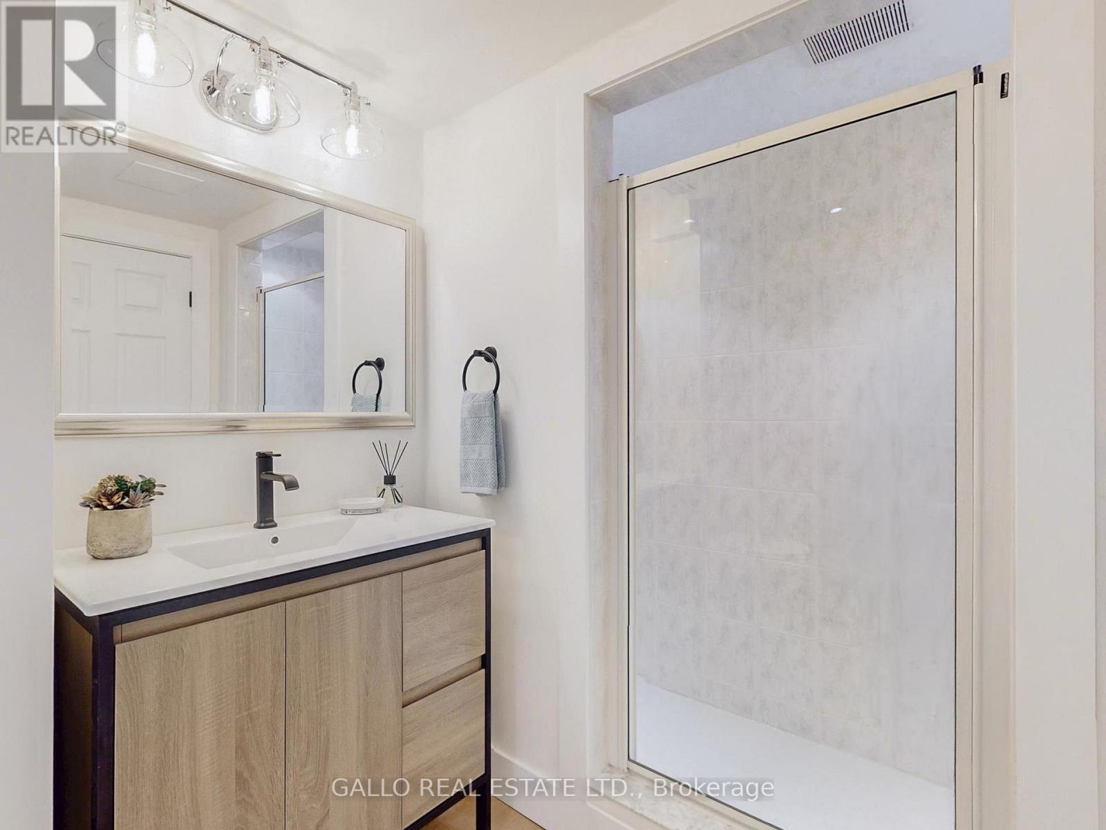 17 Sir Caradoc Place, Markham, Ontario  L3P 2X5 - Photo 24 - N12436730