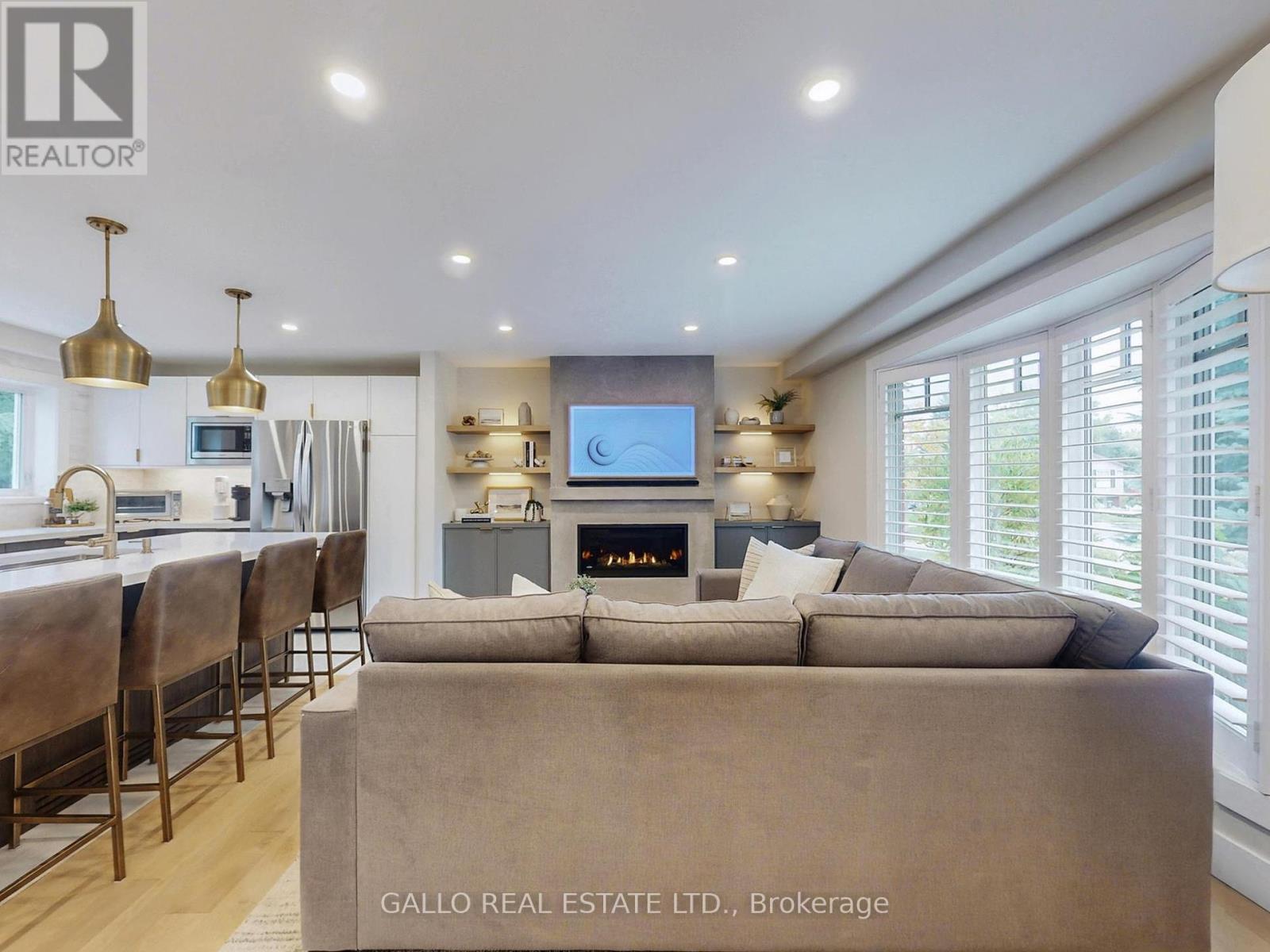 17 Sir Caradoc Place, Markham, Ontario  L3P 2X5 - Photo 4 - N12436730