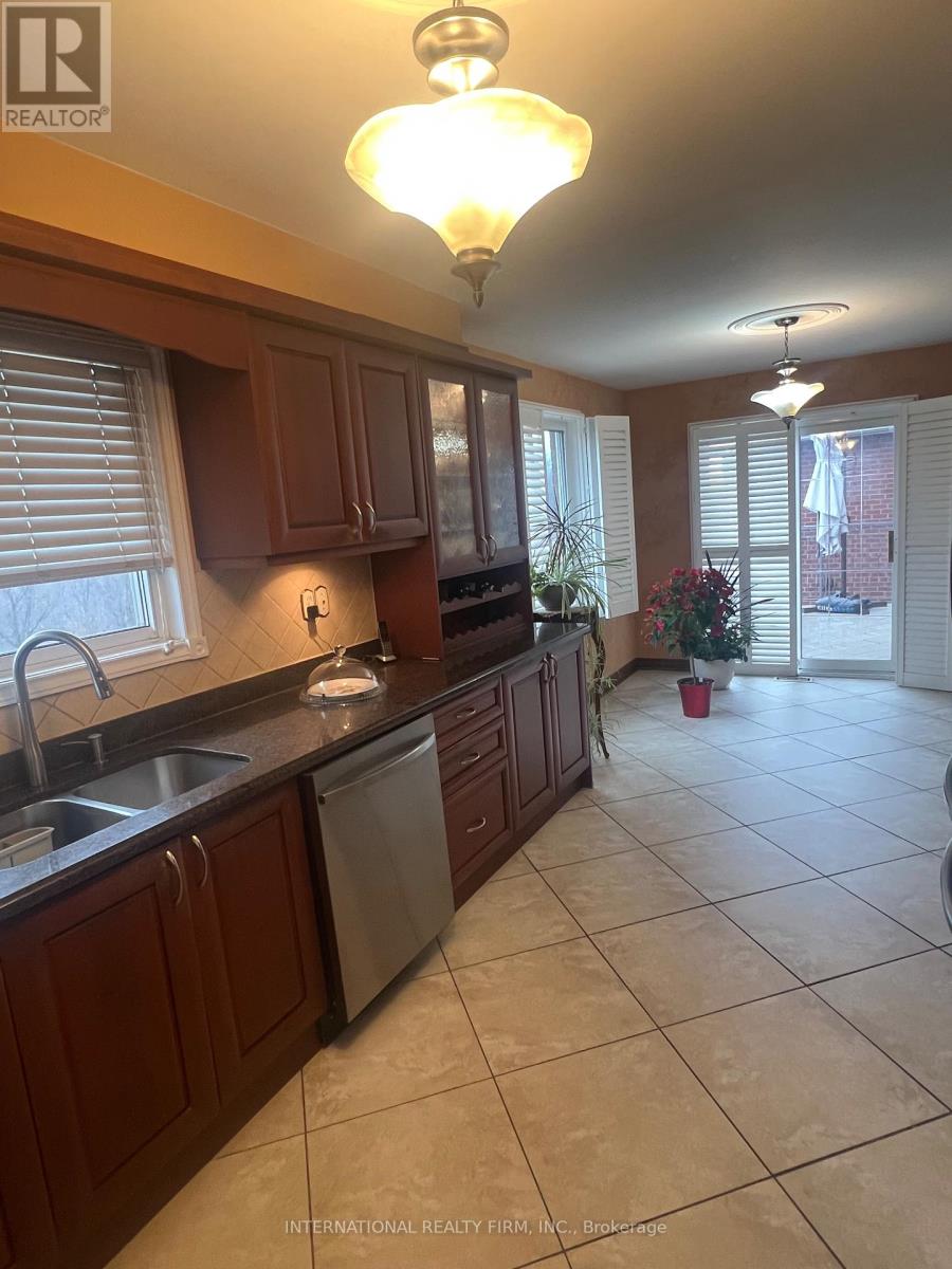 95 Dunstan Crescent, Vaughan, Ontario  L4L 3W5 - Photo 7 - N12436771