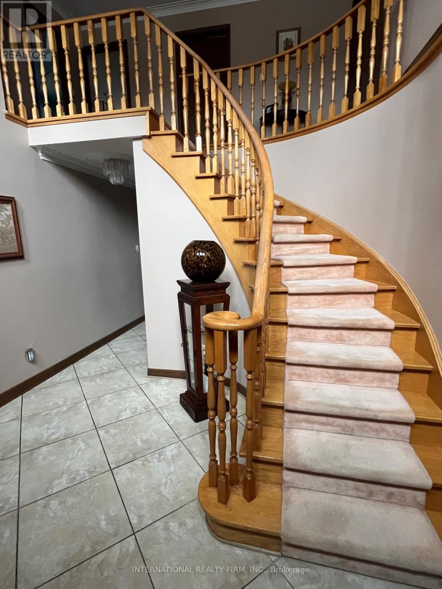 95 Dunstan Crescent, Vaughan, Ontario  L4L 3W5 - Photo 9 - N12436771