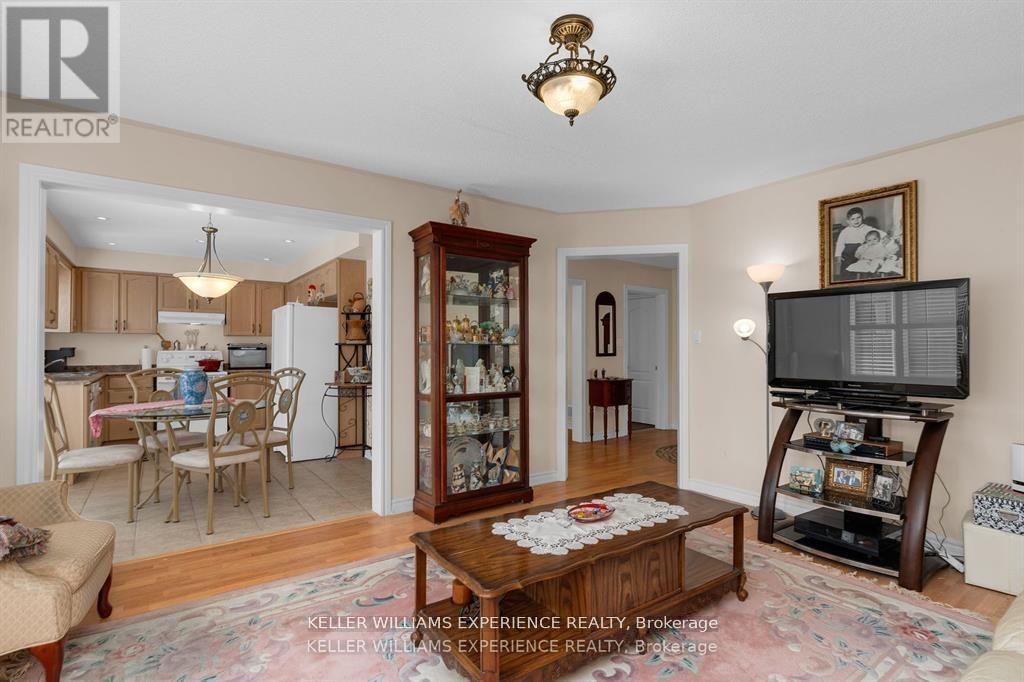 503 Simcoe Road, Bradford West Gwillimbury, Ontario  L3Z 3C4 - Photo 4 - N12436823