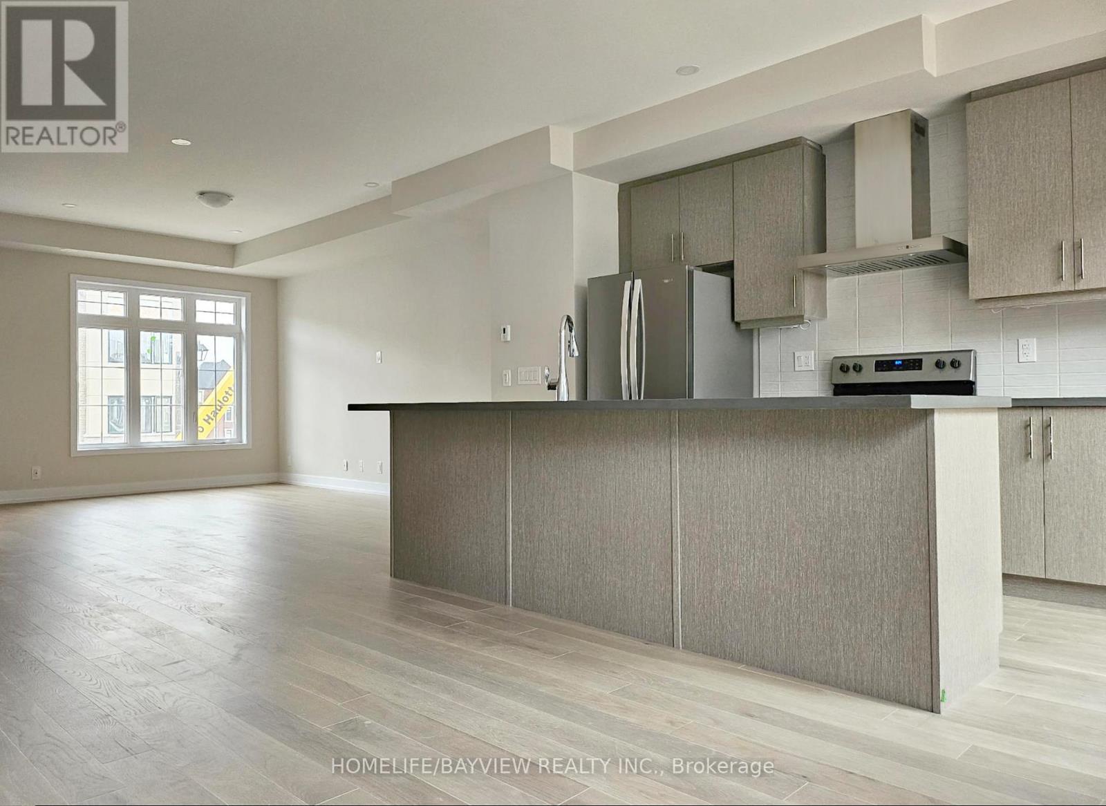 4 Guardhouse Crescent, Markham, Ontario  L6C 3J7 - Photo 3 - N12436825