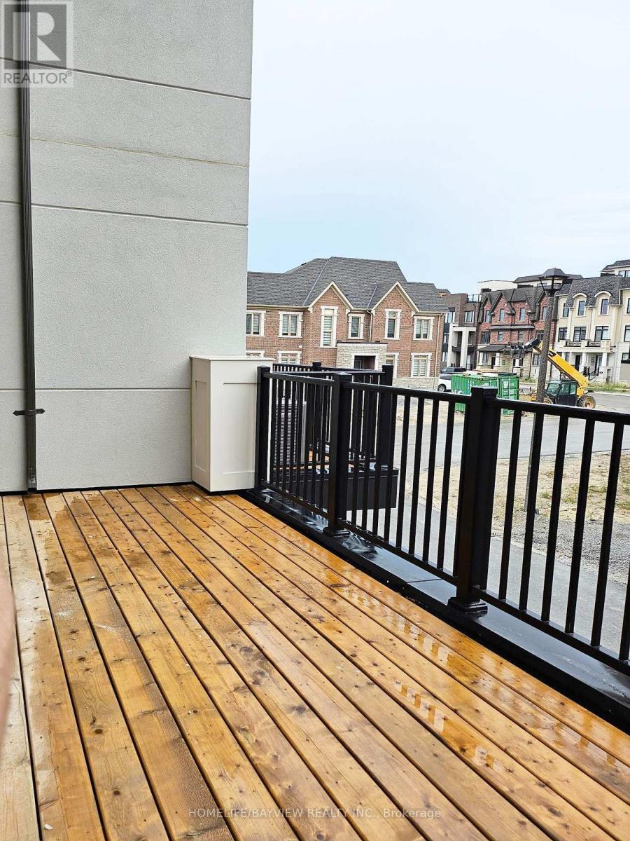4 Guardhouse Crescent, Markham, Ontario  L6C 3J7 - Photo 4 - N12436825