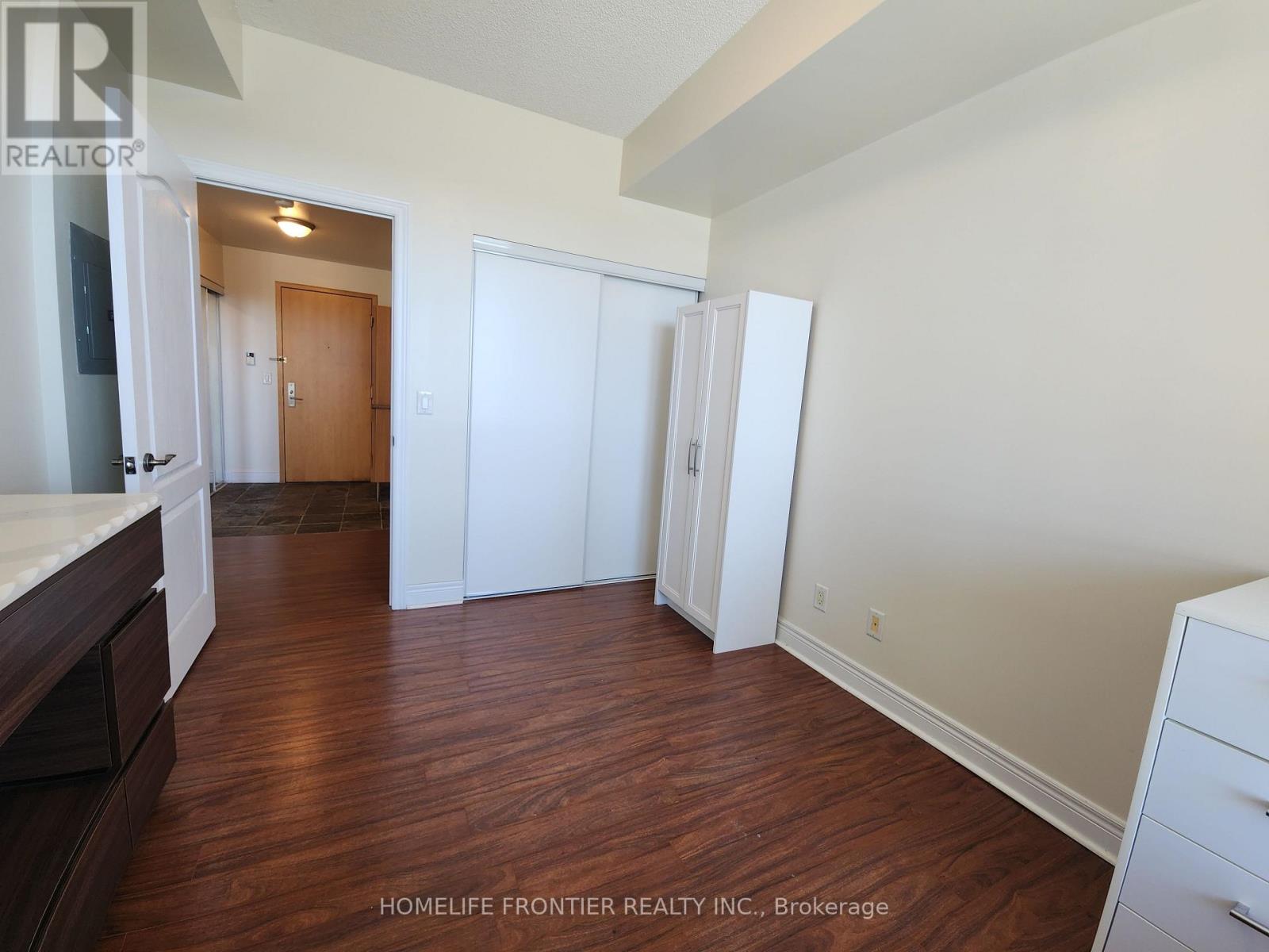 1009 - 48 Suncrest Boulevard, Markham, Ontario  L3T 7Y5 - Photo 11 - N12436842