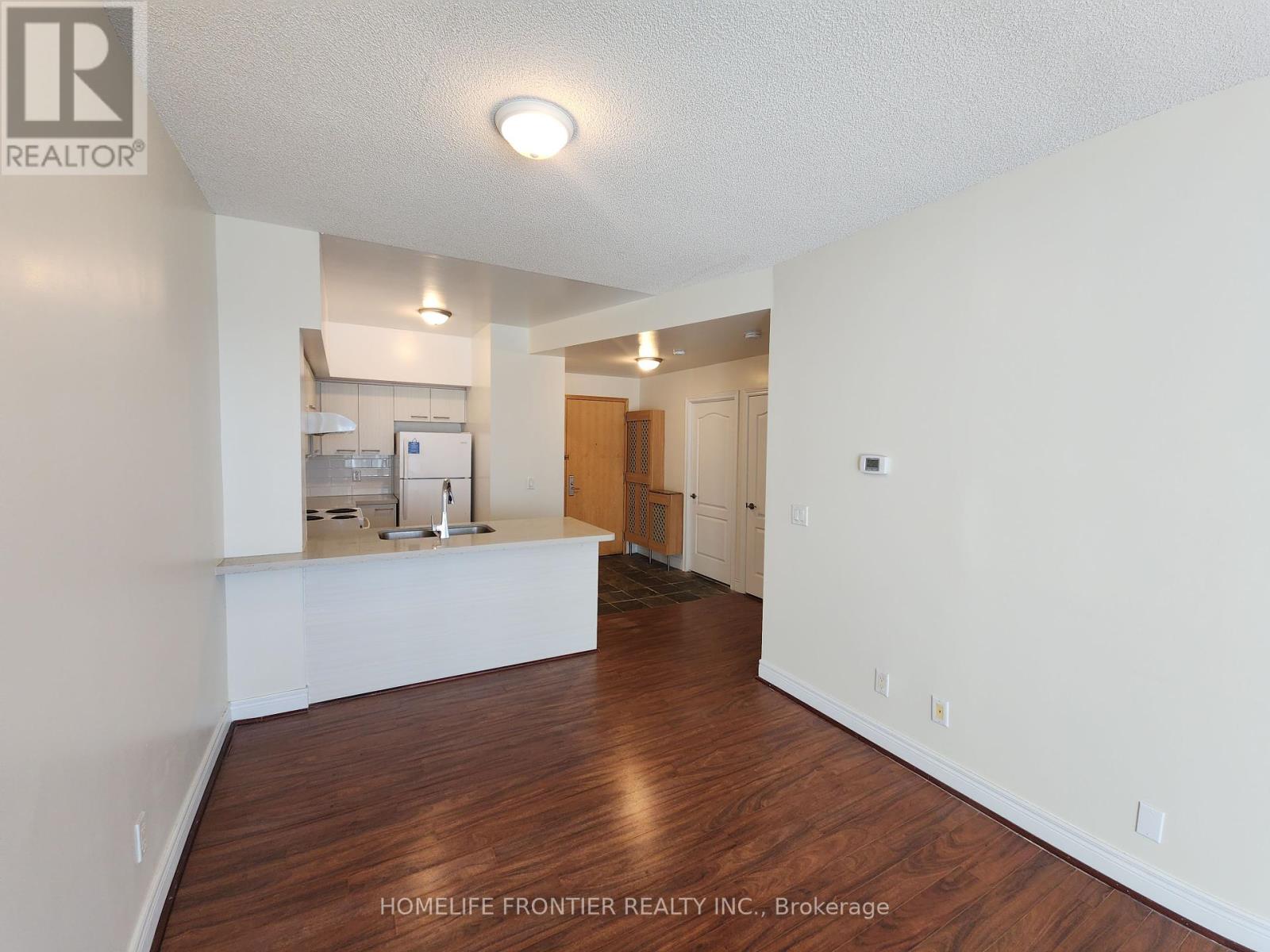 1009 - 48 Suncrest Boulevard, Markham, Ontario  L3T 7Y5 - Photo 6 - N12436842