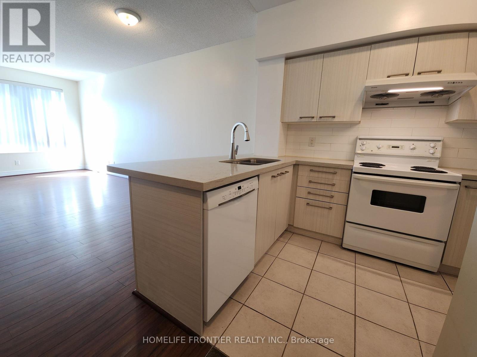 1009 - 48 Suncrest Boulevard, Markham, Ontario  L3T 7Y5 - Photo 8 - N12436842