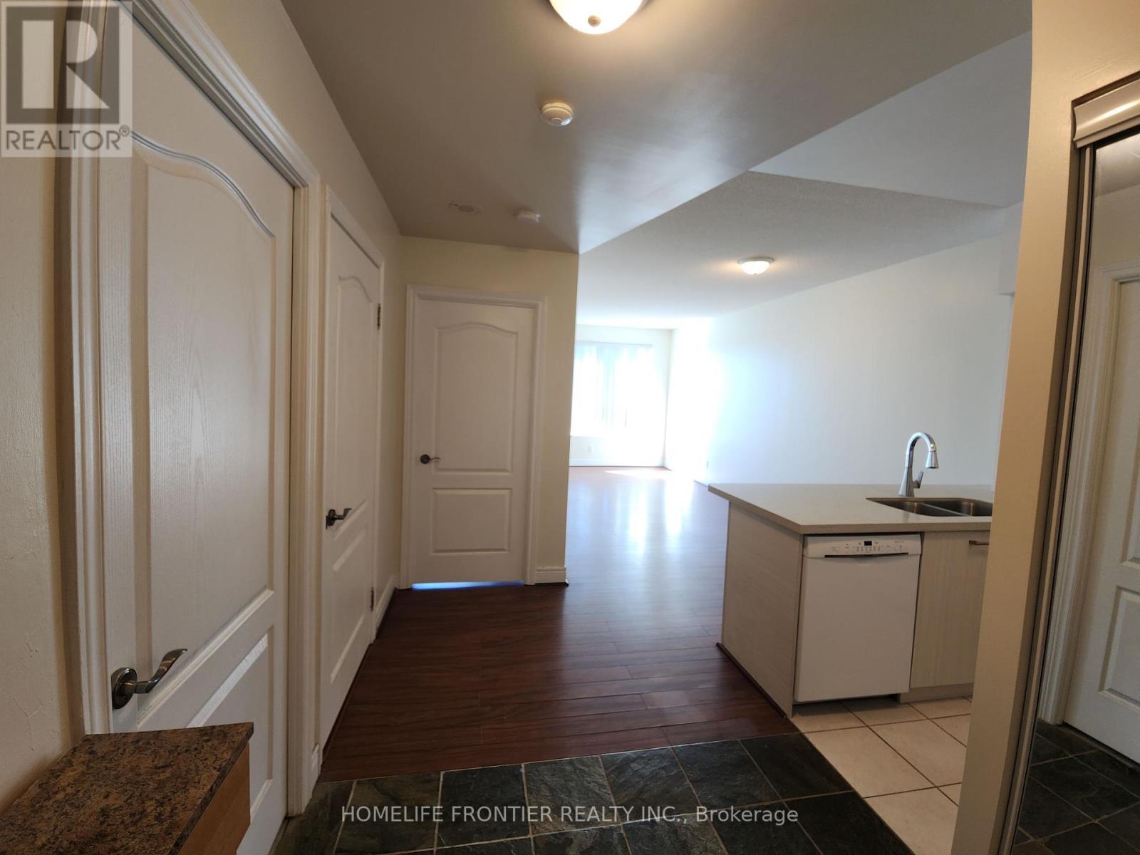 1009 - 48 Suncrest Boulevard, Markham, Ontario  L3T 7Y5 - Photo 9 - N12436842