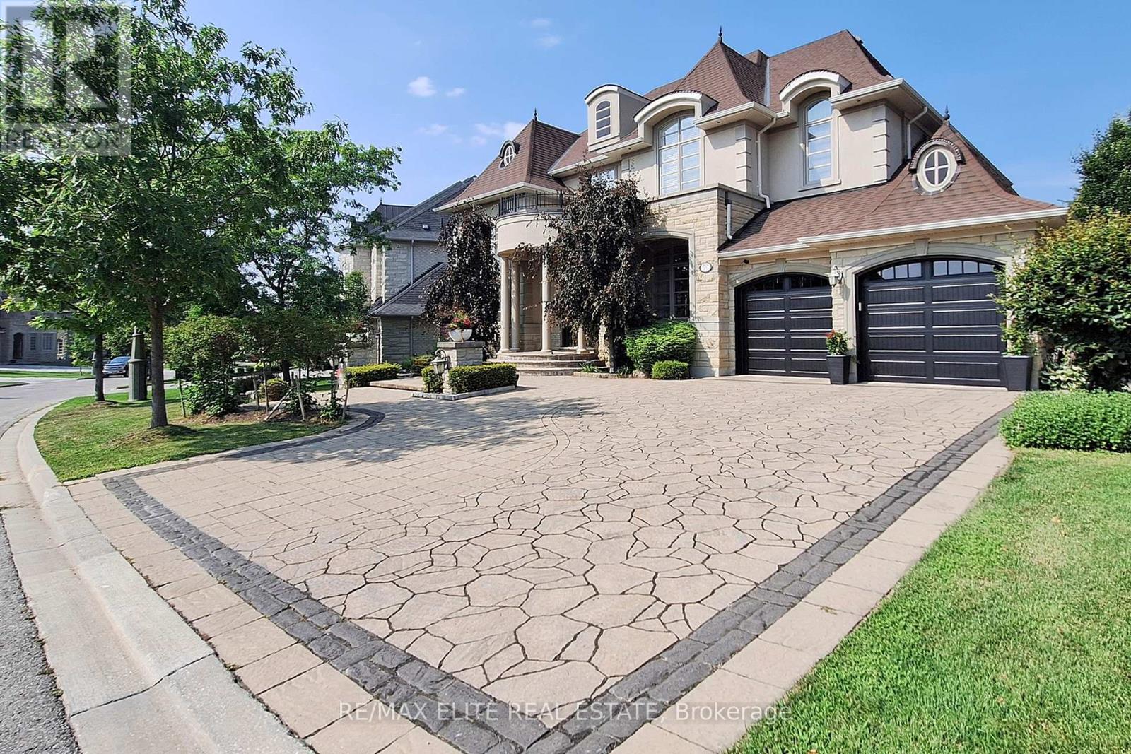 59 Carisbrooke Circle, Aurora, Ontario  L4G 0K4 - Photo 2 - N12436894