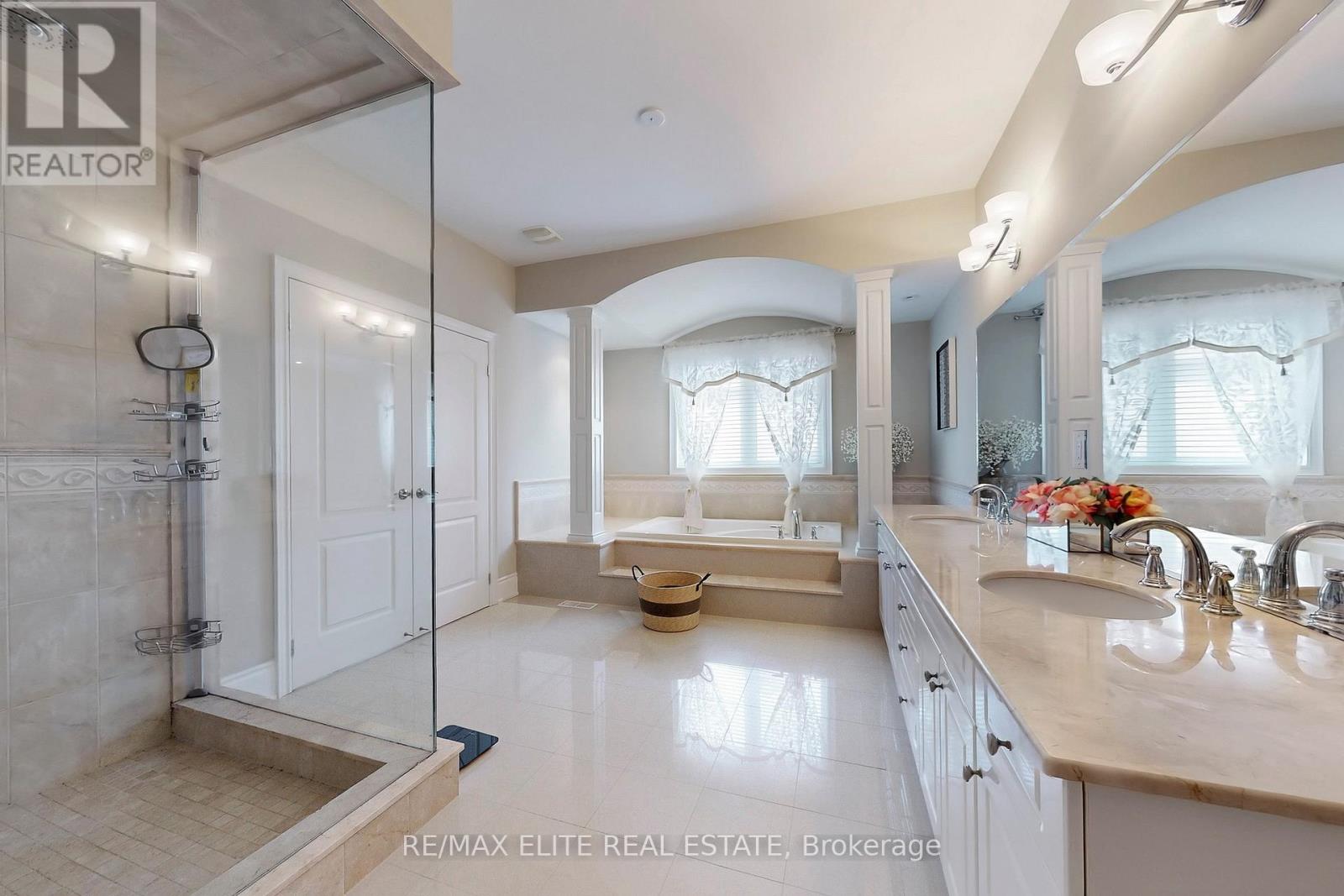 59 Carisbrooke Circle, Aurora, Ontario  L4G 0K4 - Photo 23 - N12436894