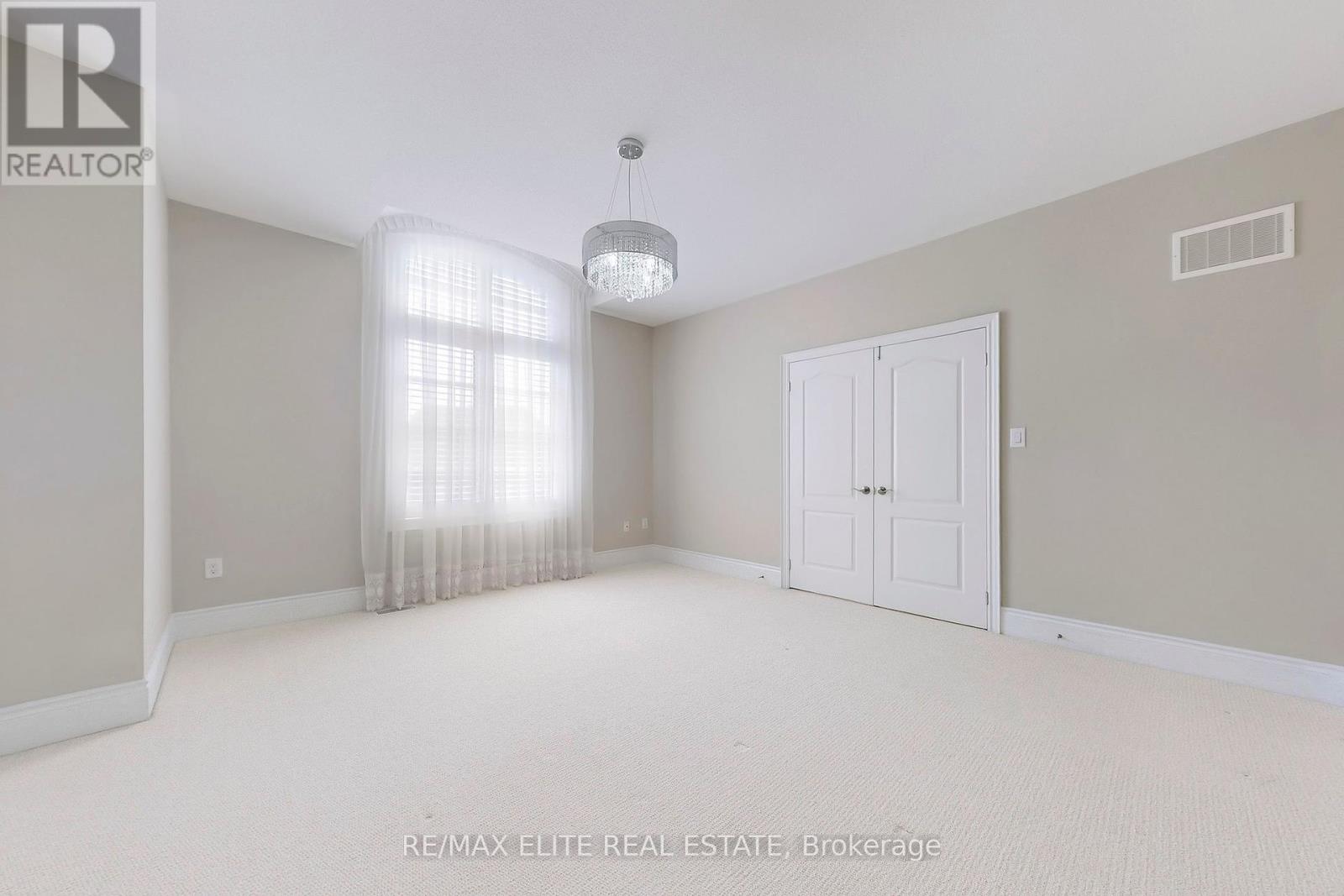 59 Carisbrooke Circle, Aurora, Ontario  L4G 0K4 - Photo 24 - N12436894