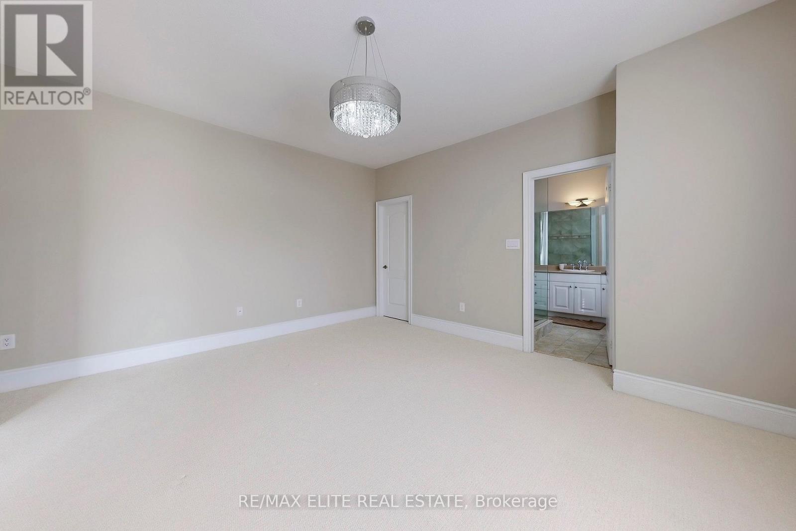 59 Carisbrooke Circle, Aurora, Ontario  L4G 0K4 - Photo 25 - N12436894