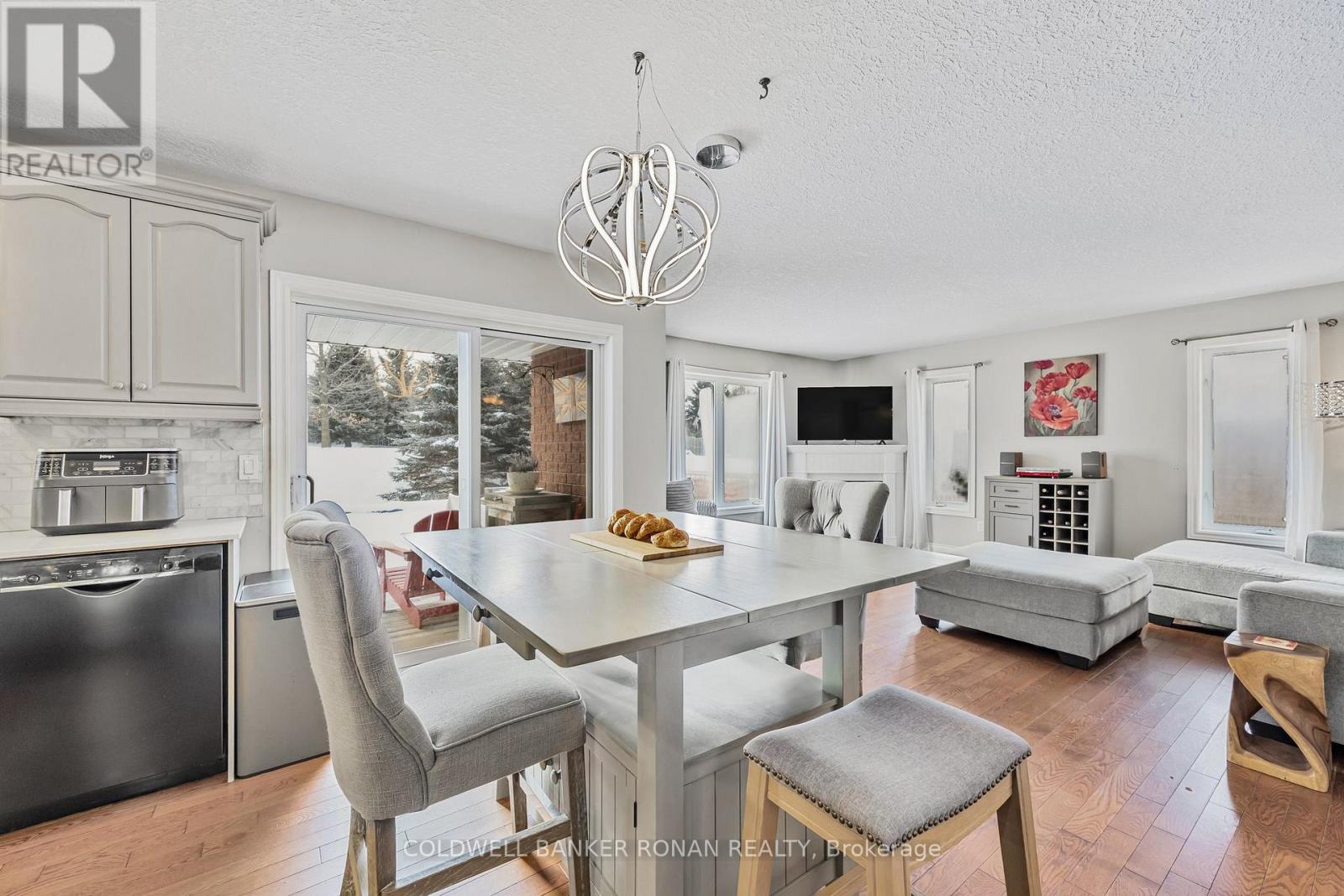 28 Dekker Street, Adjala-Tosorontio, Ontario  L0M 1J0 - Photo 11 - N12436897