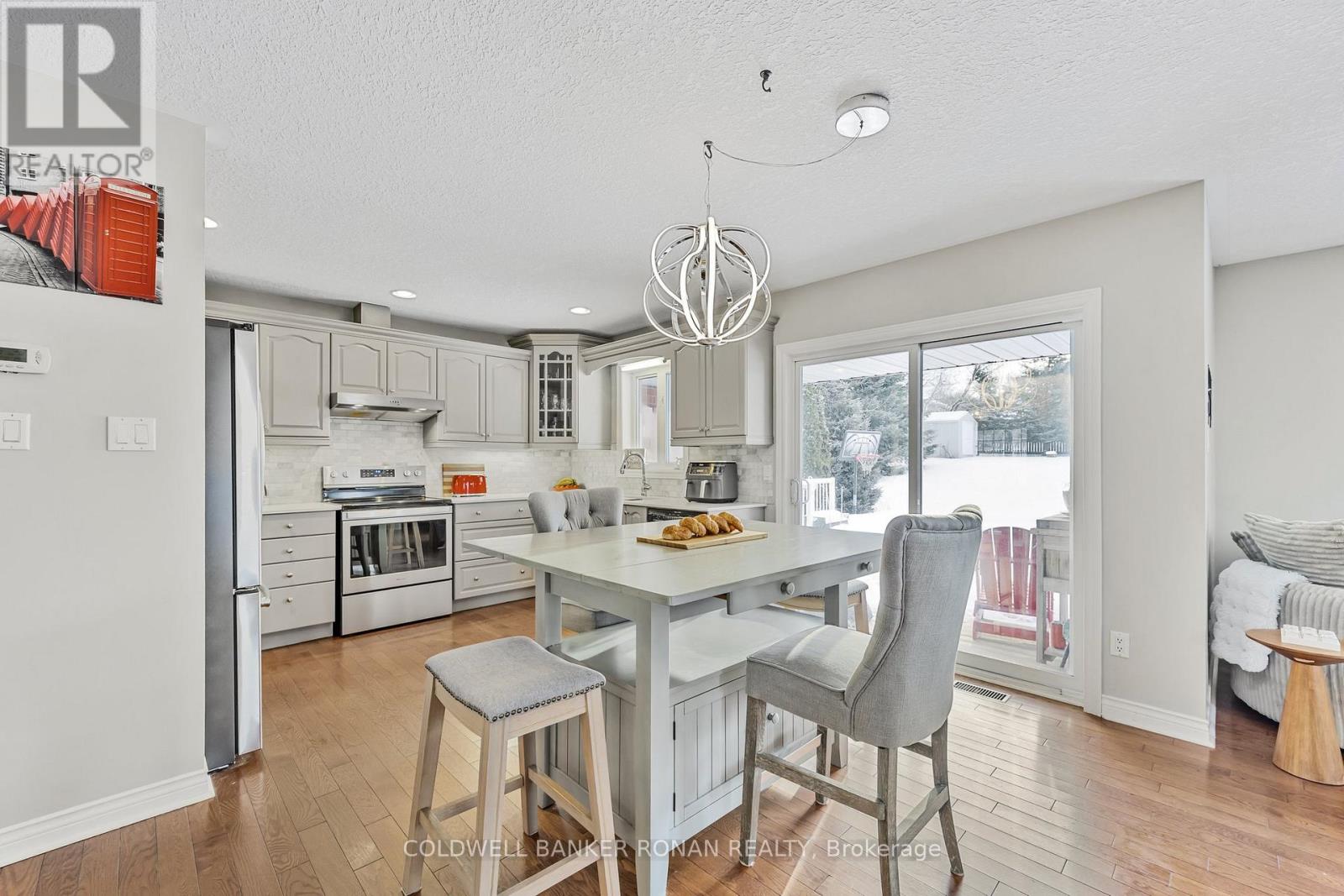28 Dekker Street, Adjala-Tosorontio, Ontario  L0M 1J0 - Photo 9 - N12436897