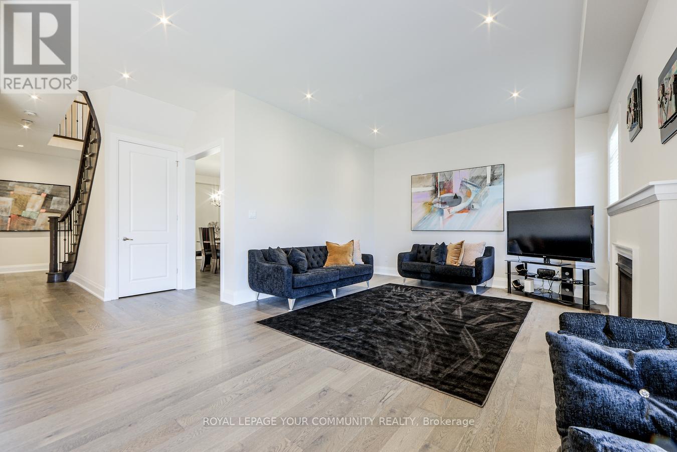30 Tyndall Drive, Bradford West Gwillimbury, Ontario  L3Z 4G6 - Photo 15 - N12436905