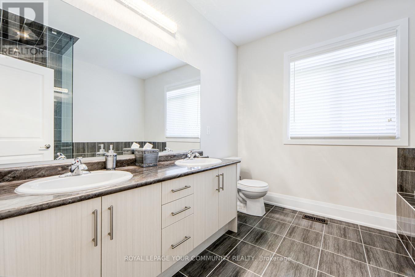 30 Tyndall Drive, Bradford West Gwillimbury, Ontario  L3Z 4G6 - Photo 27 - N12436905